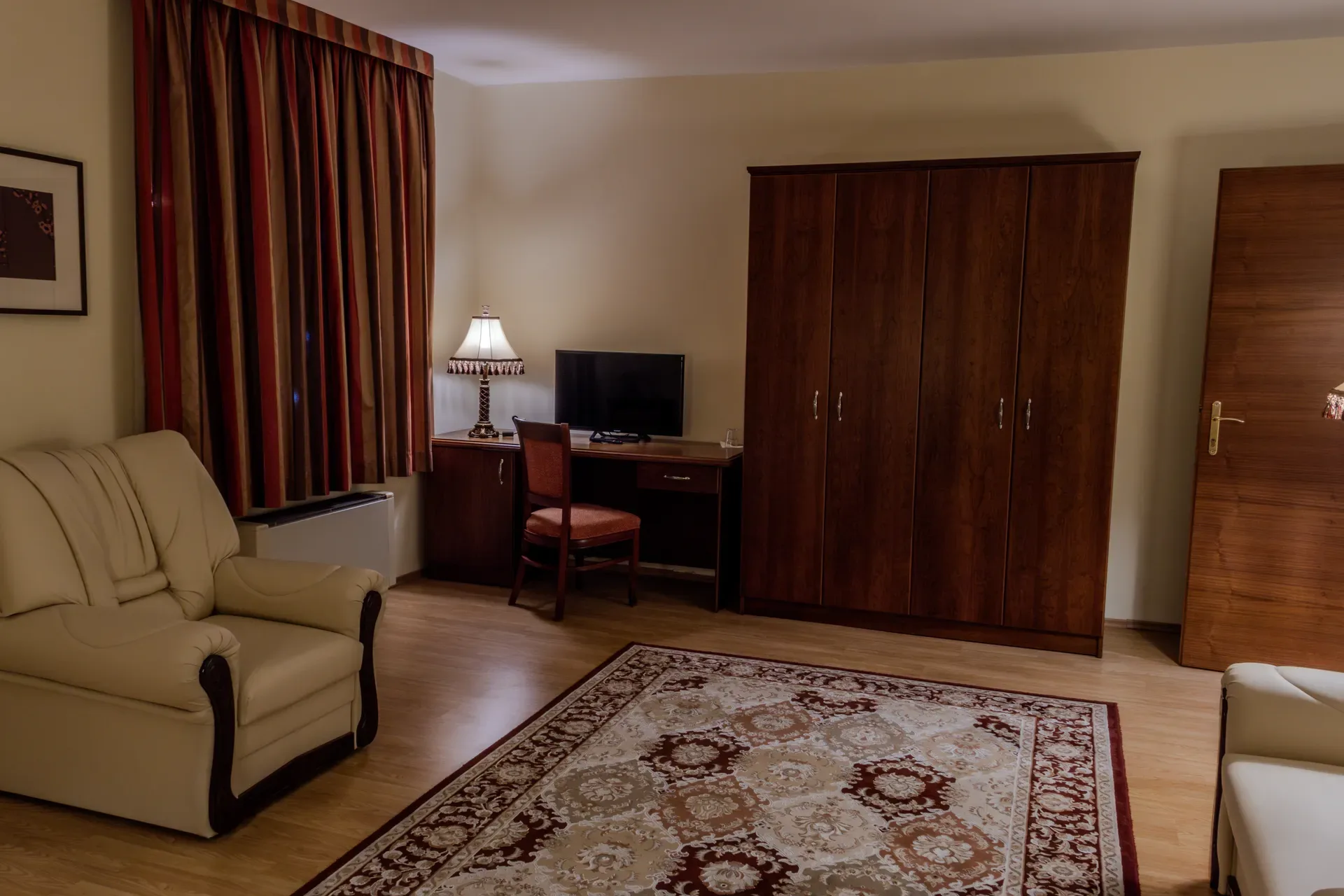 Suite — 5