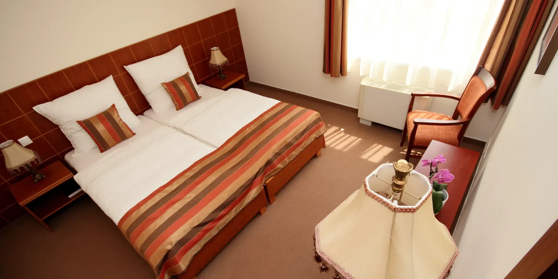 Suite — 4